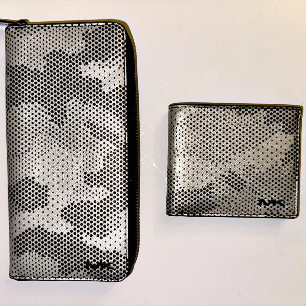 Michael Kors Set of Big and Small Wallet